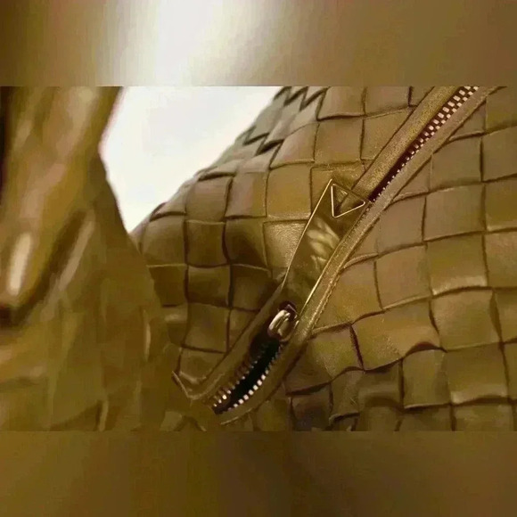 BOTTEGA VENETA Tan Large  Jodie Woven Calfskin Leather Intrecciato Shoulder Bag - Picture 6 of 9